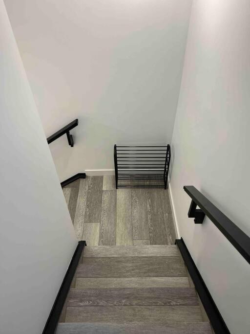 Newly Built 2 Bedroom Suite With Free Parking - Close To Banff National Park, Calgary Exterior photo